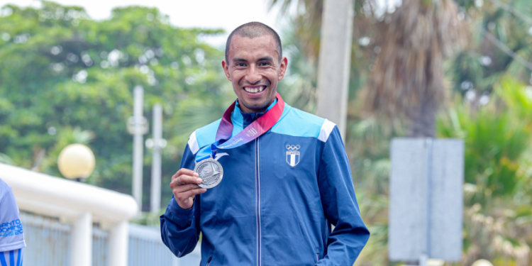 Alberto González conquista la plata en la media maratón de Santo Domingo 2026