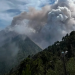 La actividad del #VolcánDeFuego mantiene el descenso de corrientes de densidad piroclástica hacia la Barranca Santa Teresa y Seca