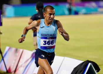 Alberto González gana bronce en los 10 mil metros y suma su segunda medalla en Santo Domingo 2026