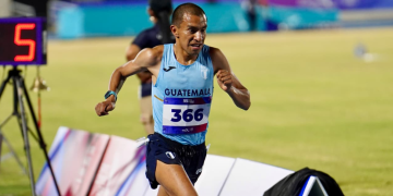 Alberto González gana bronce en los 10 mil metros y suma su segunda medalla en Santo Domingo 2026