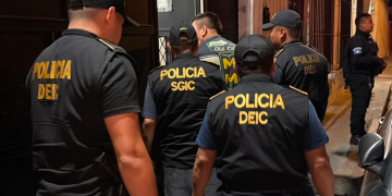 De acuerdo con la PNC, el detenido era requerido por un juzgado del departamento de Santa Rosa mediante una orden de aprehensión emitida el 6 de abril de 2022. / Foto: PNC