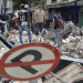 Voluntarios realizan labores de búsqueda en edificaciones destruidas por el terremoto de magnitud 7,4 del pasado lunes, este miércoles en Pereira (Colombia). EFE/