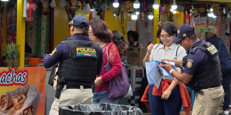 PNC brinda seguridad en feria de Jocotenango. / Foto: PNC
