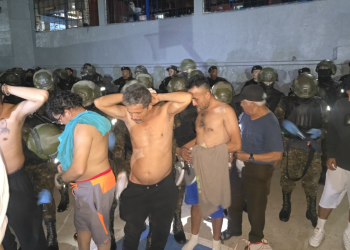 El despliegue conjunto del Ejército, la PNC y el Sistema Penitenciario forma parte de las acciones para fortalecer el control de los centros de privación de libertad. / Foto: Ejército