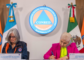 Firman memorando para el apoyo contra incendios./Foto: Conred.