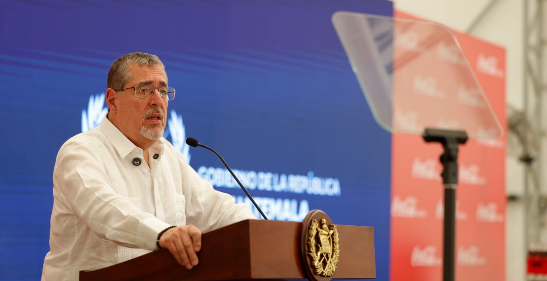 Presidente destaca el crecimiento económico del 4.4% durante la inauguración de modernización de planta de Coca Cola