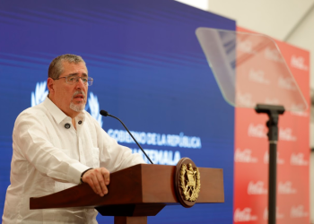 Presidente destaca el crecimiento económico del 4.4% durante la inauguración de modernización de planta de Coca Cola