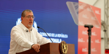Presidente destaca el crecimiento económico del 4.4% durante la inauguración de modernización de planta de Coca Cola