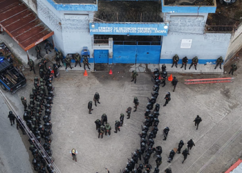 Requisa en cárcel de Zacapa./Foto: Ejército.
