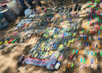 Entre los objetos localizados se encuentran 8 teléfonos, 2 televisores, 18 bocinas y 210 objetos punzocortantes. / Foto: Ejército