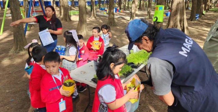 153 estudiantes formaron parte de una jornada educativa impulsada por el MAGA en la Ciudad de Guatemala