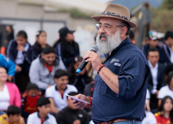 Ministro de Cultura comparte que los trabajos de remozamiento del Estadio Nacional corresponden a la DGAC. (Foto: Alex Jacinto)