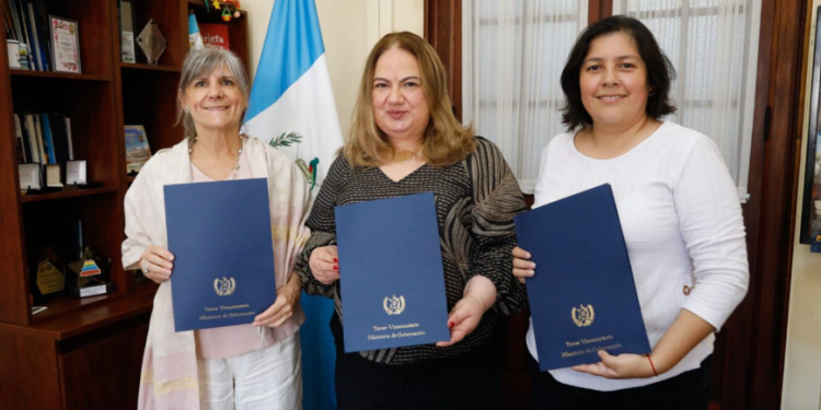 Mingob , Fundación Sobrevivientes y UNICEF suscribieron un convenio de cooperación interinstitucional. / Foto: Mingob