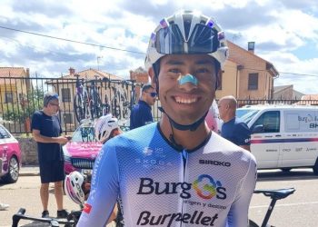 Sergio Chumil abandona La Vuelta a España tras sufrir una fuerte caída