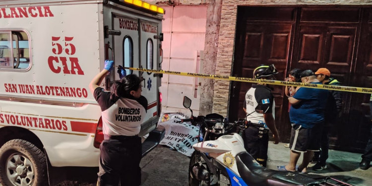 Bomberos Voluntarios atienden llamado en San Juan Alotenango, Sacatepéquez. / Foto: @BVoluntariosGT