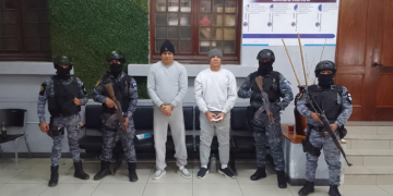 El SP realizó con éxito el traslado para extradición de los privados de libertad Wilber Antonio Romero Mora, alias Piolín y Wender Rolando Equizabal Gálvez, alias Flaco. / Foto: SP