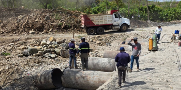 Avanzan trabajos para habilitación de ruta al puente Güijo./Foto: CIV.