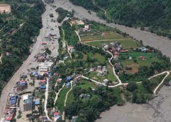 Riada en Nepal: Más de 390 muertos, unos mil 400 desaparecidos y miedo a otra crecida
