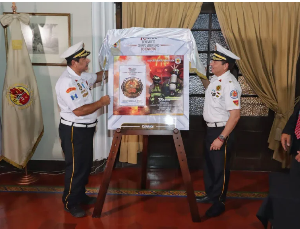 Correos conmemora 75 años de servicio de los Bomberos Voluntarios con una emisión postal