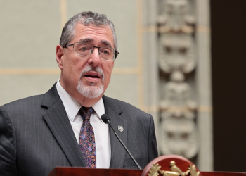 Presidente: El reto de los guatemaltecos, es erradicar cuanto antes la corrupción