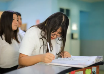 Guatemala avanza en la reducción del analfabetismo durante 2025