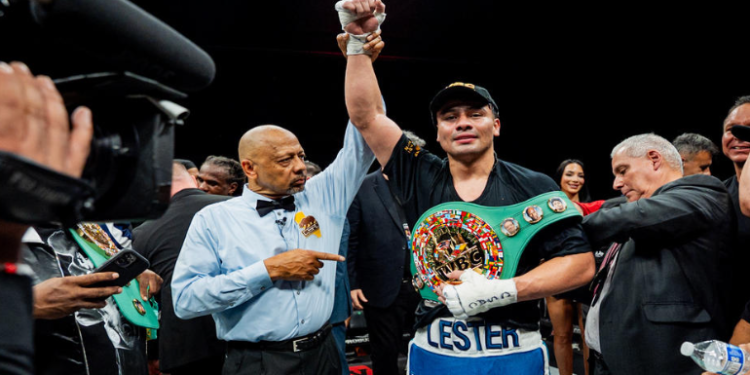 Lester Martínez retiene título interino del CMB y apunta a Mbilli o Canelo