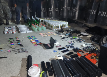 Recuperan objetos ilícitos durante requisa en cárcel de Chimaltenango./Foto: Ejército.