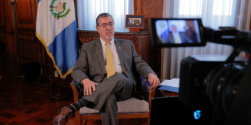 Presidente Arévalo en entrevista con medio Uruguayo.