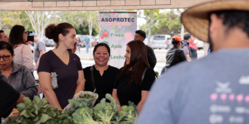 Feria del Agricultor reunió a más de 100 productores y alrededor de 300 visitantes en el Centro Deportivo Erick Barrondo