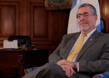 Presidente Arévalo en entrevista con medio Uruguayo. / Foto: Alex Jacinto