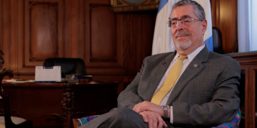 Presidente Arévalo en entrevista con medio Uruguayo. / Foto: Alex Jacinto