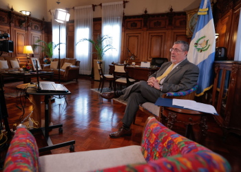 Presidente Arévalo comparte su postura ante el conflicto de Israel y Palestina./Foto: Álex Jacinto.