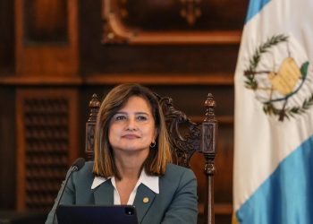 Vicepresidenta Karin Herrera viaja a Colombia para toma de posesión de presidente electo. (Foto: vicepresidencia)