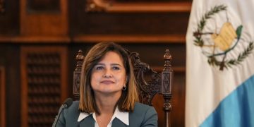 Vicepresidenta Karin Herrera viaja a Colombia para toma de posesión de presidente electo. (Foto: vicepresidencia)
