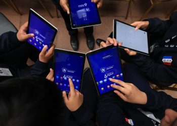 Ciudadanía Digikal brinda a estudiantes de diversificado recursos para comprar tablets y conexión a internet. (Foto: archivo)