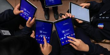 Ciudadanía Digikal brinda a estudiantes de diversificado recursos para comprar tablets y conexión a internet. (Foto: archivo)