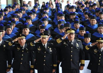 Oficiales de la PNC se gradúan como especialistas en Policía Comunitaria