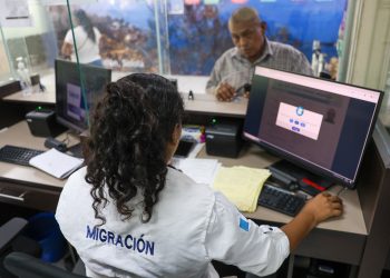 Guatemala acerca el empadronamiento a los connacionales en el extranjero