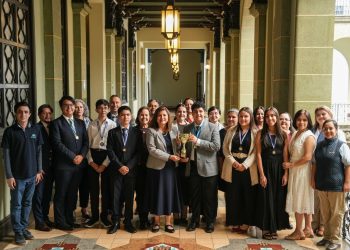 Vicepresidenta recibe a estudiantes ganadores en el Campeonato Mundial de Microsoft Office Specialist 2026. (Foto: Vicepresidencia)