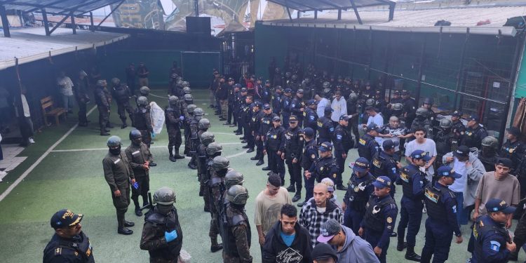 Requisa en centro carcelario. / Foto: Ejército