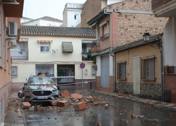 Vista de daños provocados por el terremoto este sábado, en Armilla (Granada). EFE/Pepe Torres