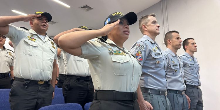 PNC avanza en el proyecto de Policía Comunitaria./Foto: PNC.