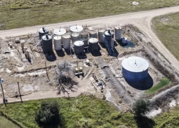 El petróleo de Texas se desploma un 6,87 % tras la suspensión del ataque de EE.UU. a Irán