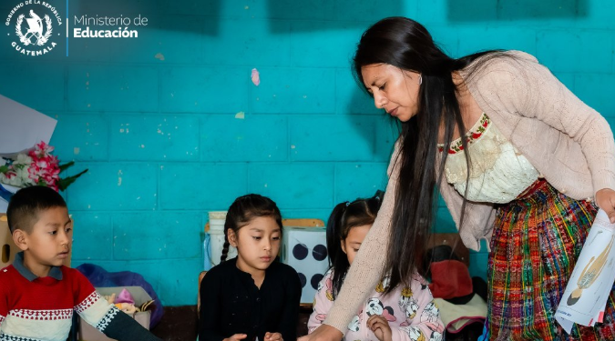 Habilitan convocatoria para becas en idiomas mayas para docentes. (Foto: Mineduc)