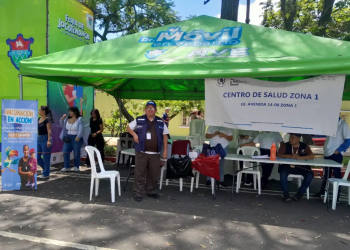 Salubristas del Centro de Salud de zona 1 brindará atención a visitantes de la feria de Jocotenango. (Foto: MSPAS)
