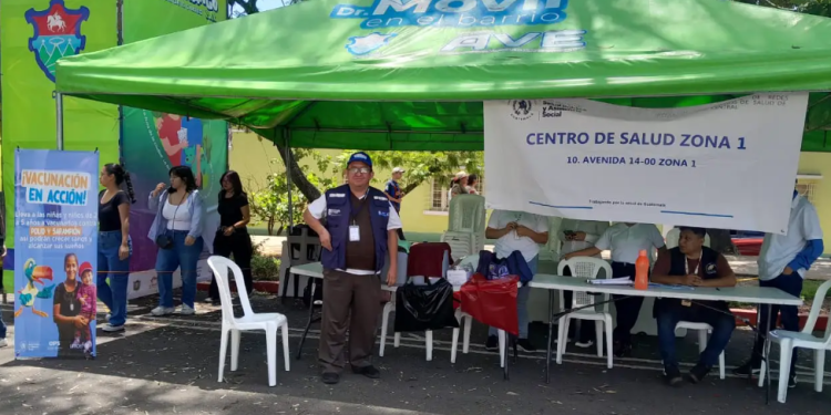 Salubristas del Centro de Salud de zona 1 brindará atención a visitantes de la feria de Jocotenango. (Foto: MSPAS)