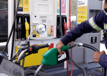 Precios de los combustibles registran reducción de hasta Q2.72 por galón. (Foto: archivo)