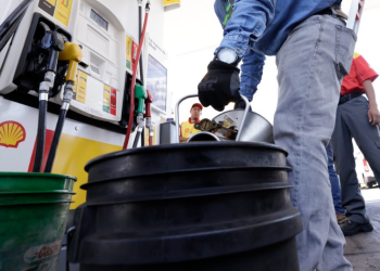 Seis buques de etanol han arribado al país para la implementación del combustible E10. (Foto: archivo)