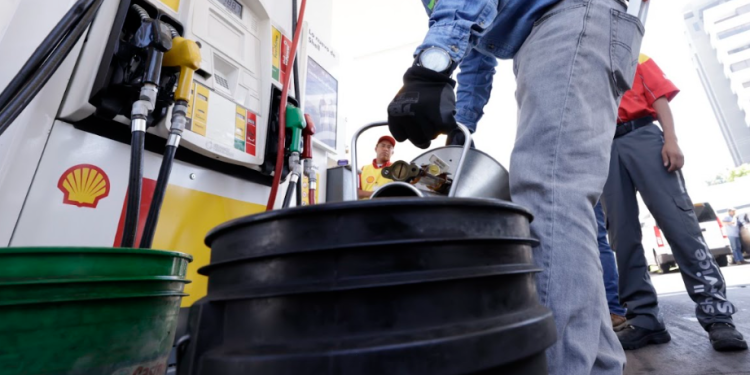 Seis buques de etanol han arribado al país para la implementación del combustible E10. (Foto: archivo)