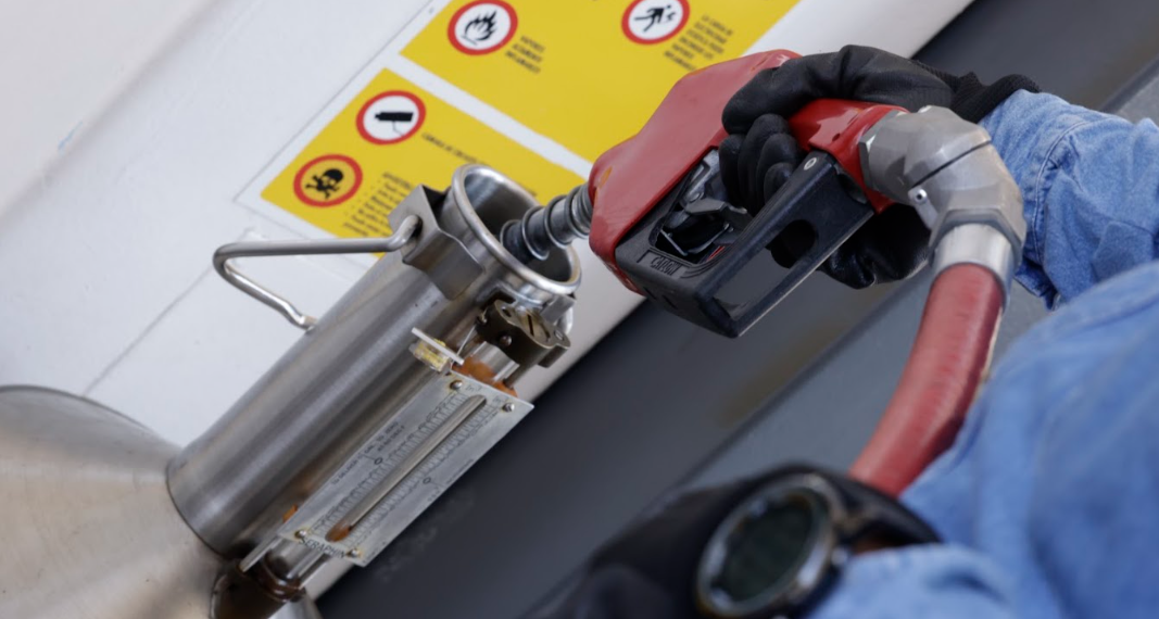 Aproximadamente 54% de los vehículos en el país utilizan el combustible E10. (Foto: archivo)